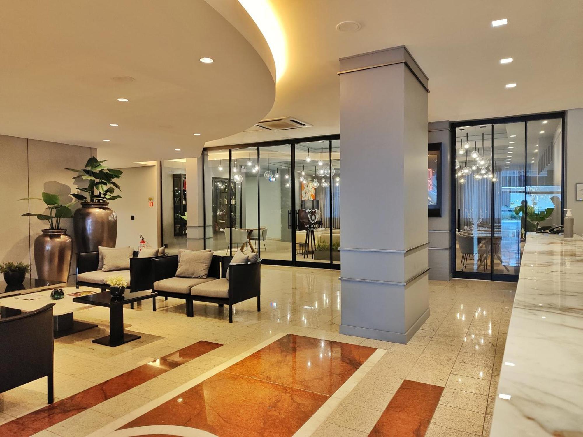 Hotel Metropole Маринга Екстер'єр фото