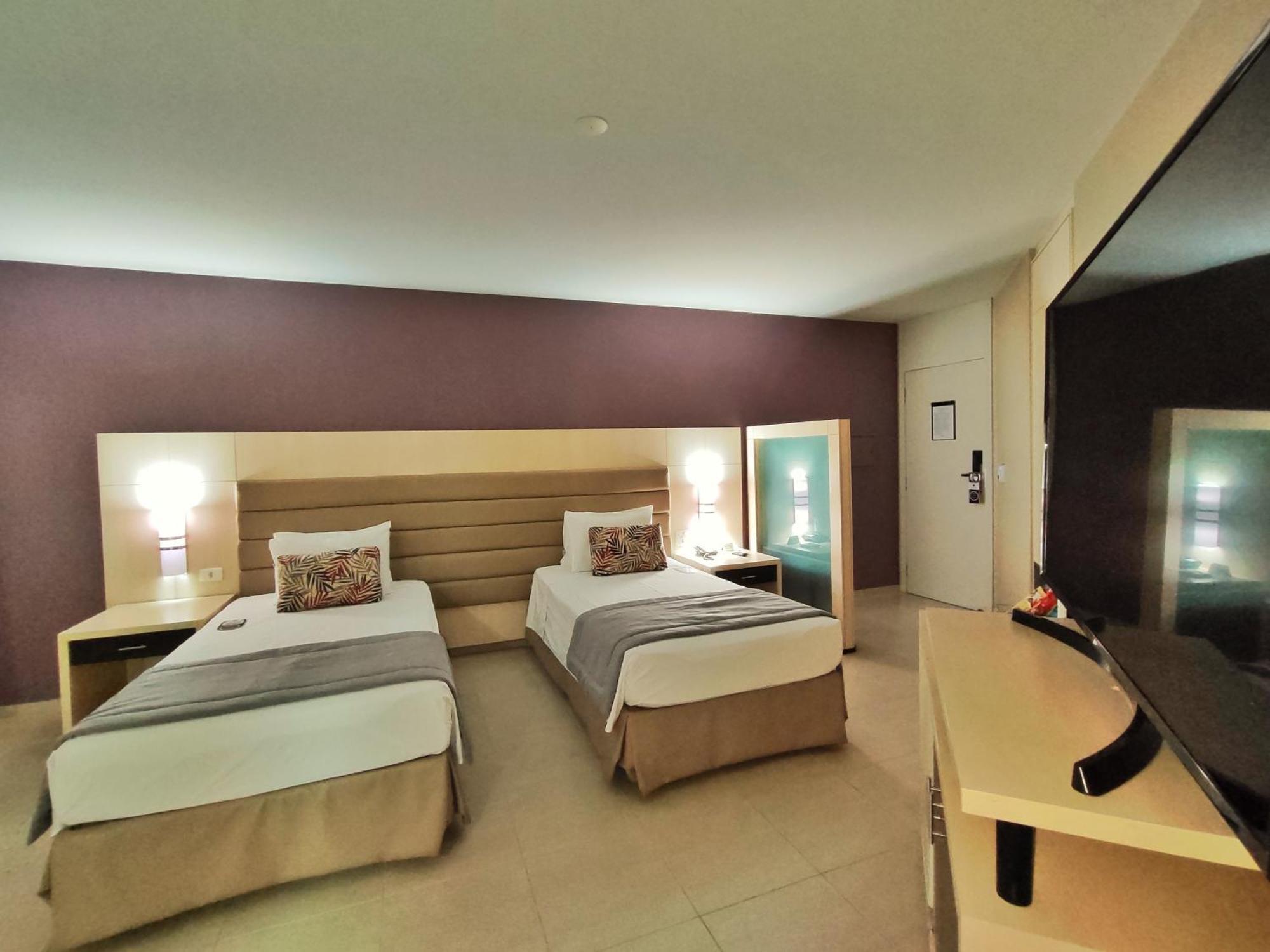 Hotel Metropole Маринга Екстер'єр фото